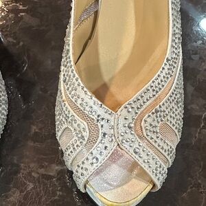 Chic Silver Slingback Heels